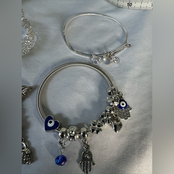 Group of 7 silvertone bracelets - Picture 3 of 9